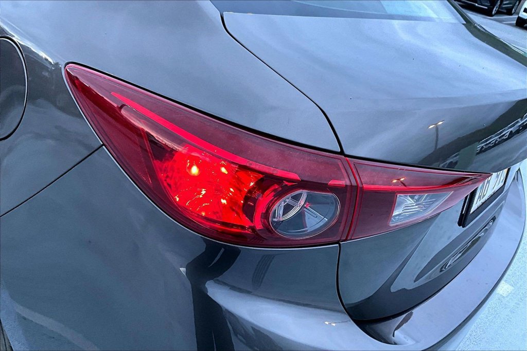 Used 2017 MAZDA MAZDA3 Sport FWD image 32