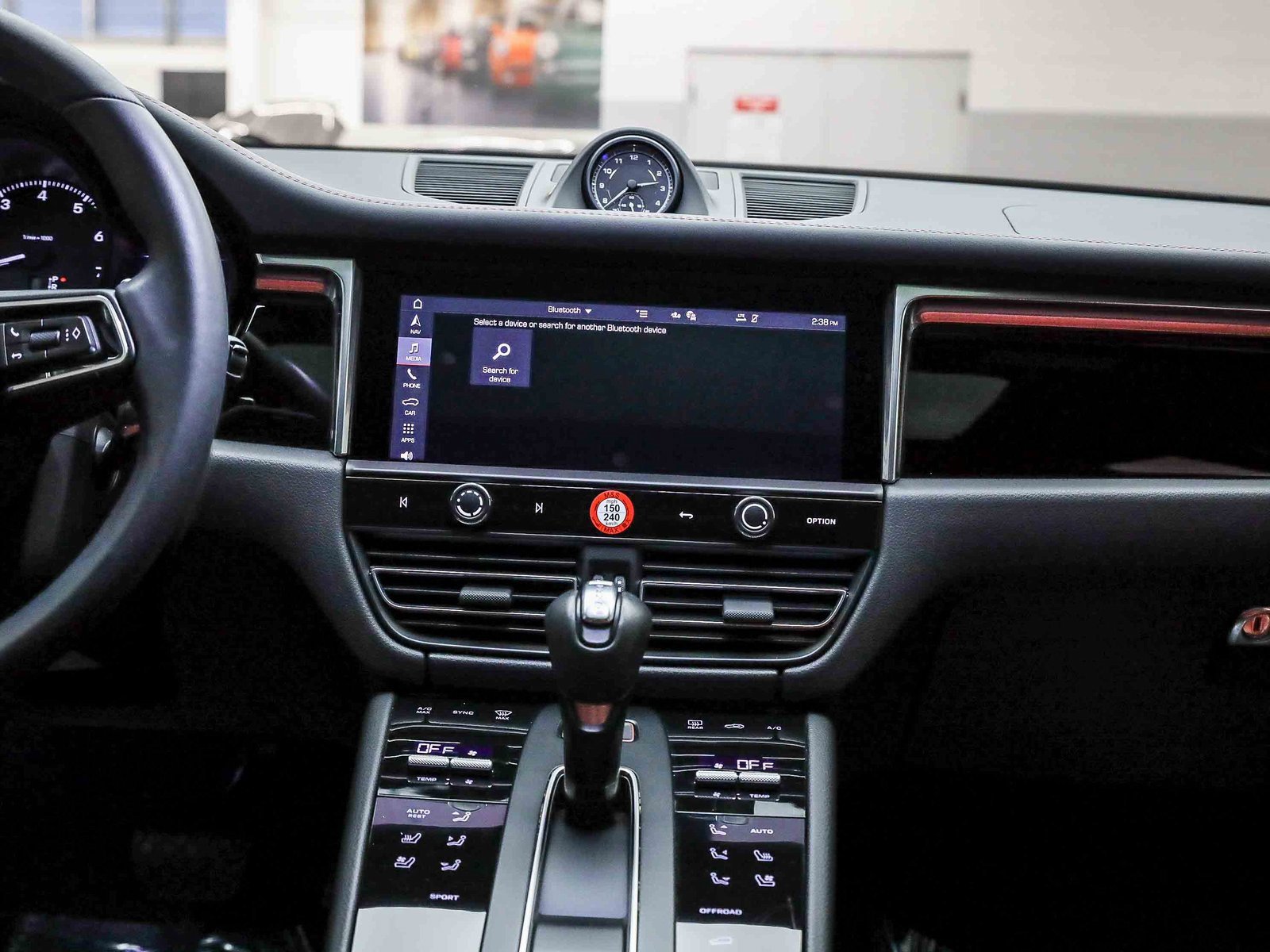 Used 2025 Porsche Macan image 18