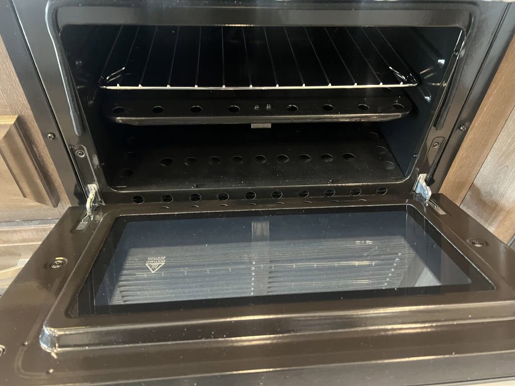 Used 2022 Ford E-450 and Econoline 450 Super Duty w/ Motorhome Prep Package image 62