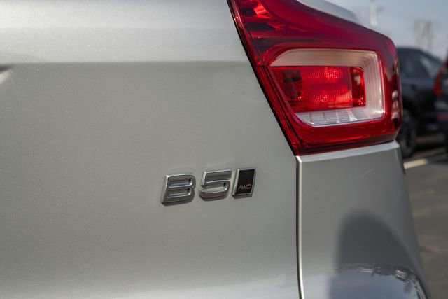 Used 2023 Volvo XC40 B5 Plus w/ Climate Package image 8