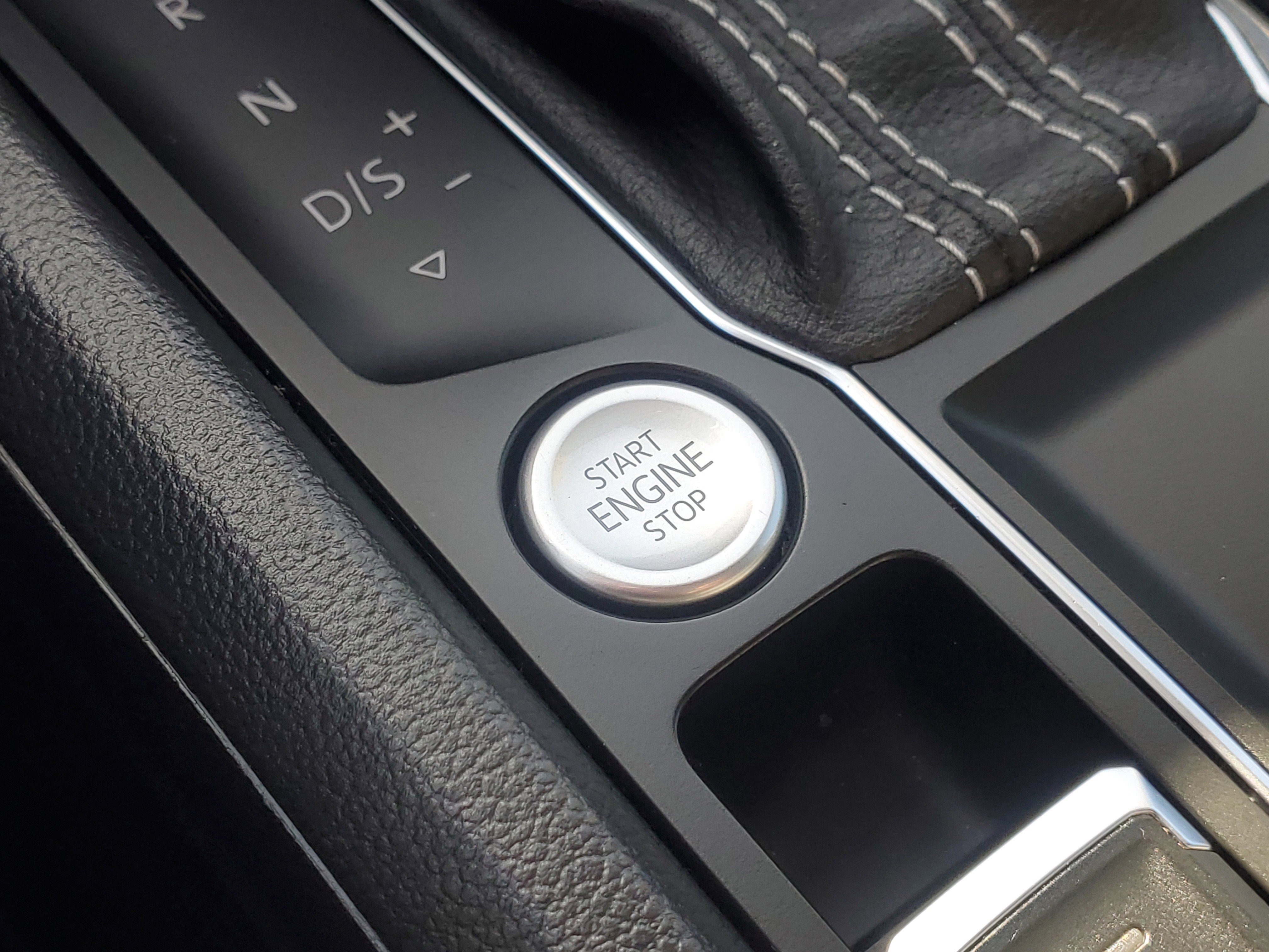 Used 2023 Volkswagen Atlas SE w/ Panoramic Sunroof Package image 32