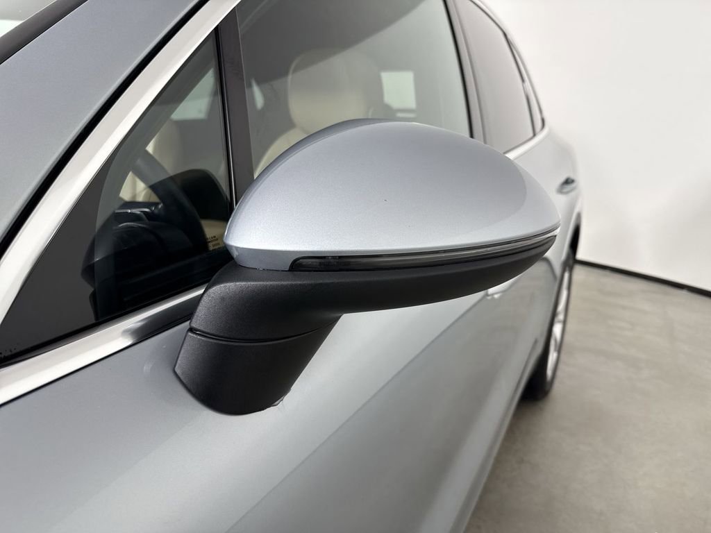 Certified 2023 Porsche Cayenne Platinum Edition image 12