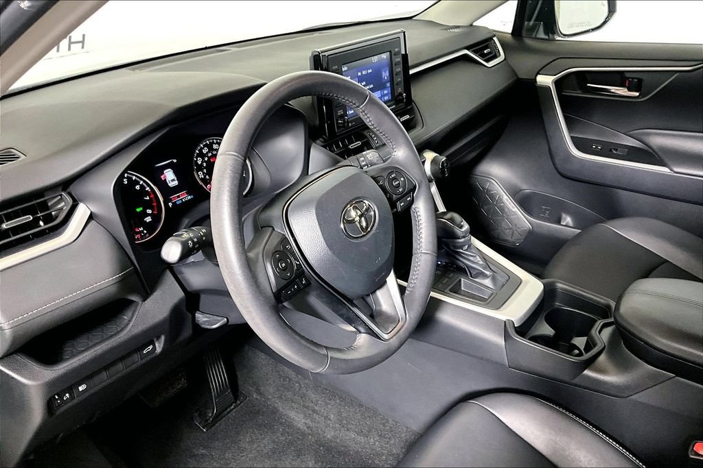 Used 2020 Toyota RAV4 XLE Premium FWD image 10