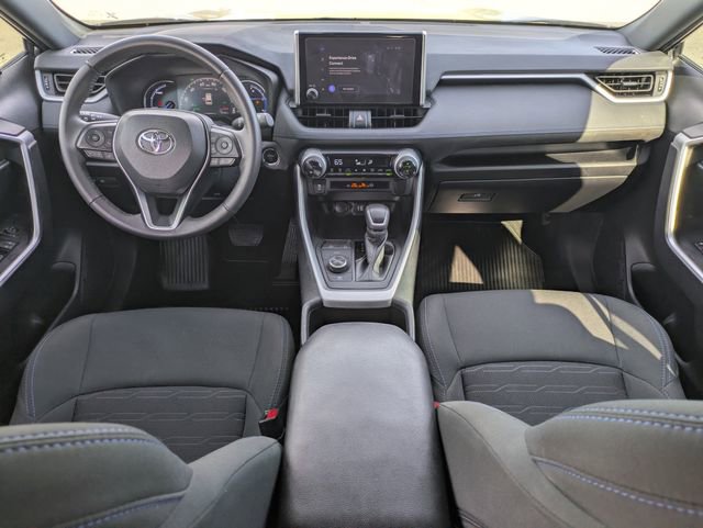 Used 2023 Toyota RAV4 SE image 17