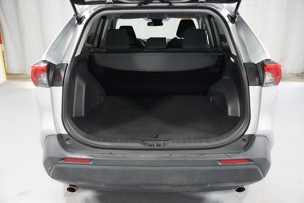 Certified 2025 Toyota RAV4 LE FWD image 33
