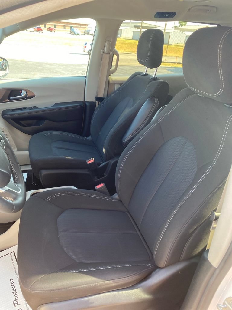Used 2023 Chrysler Voyager LX FWD image 15