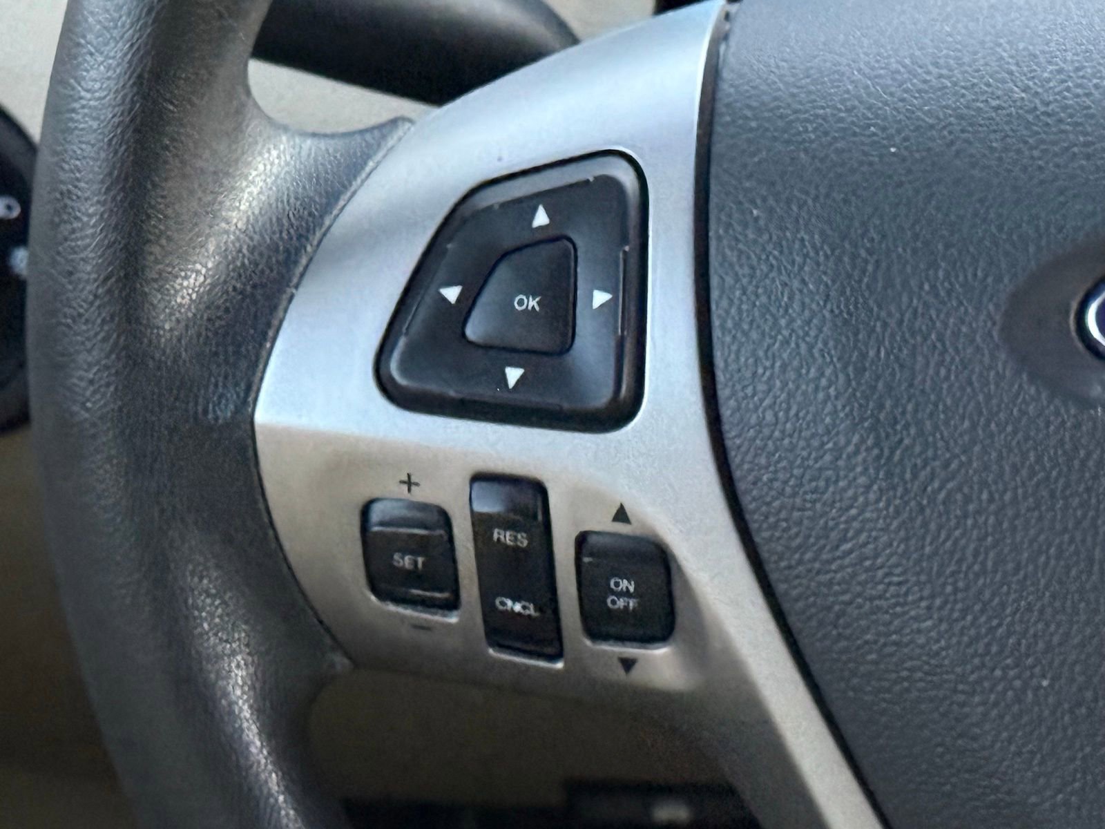 Used 2015 Ford Taurus SE FWD image 25