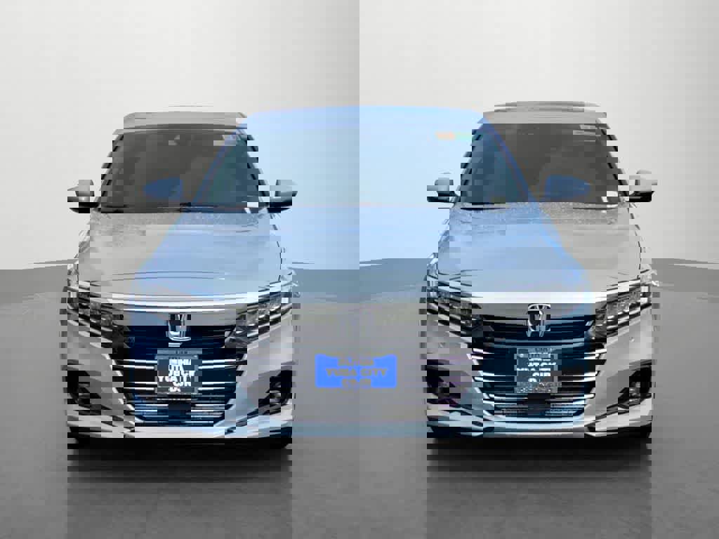 Used 2022 Honda Accord Touring image 2