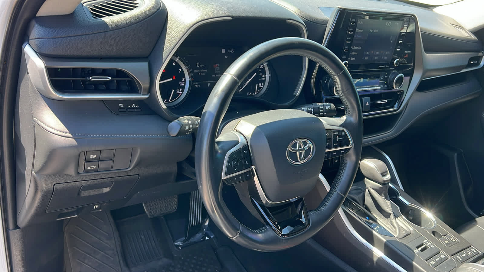 Used 2020 Toyota Highlander XLE AWD/4WD image 10