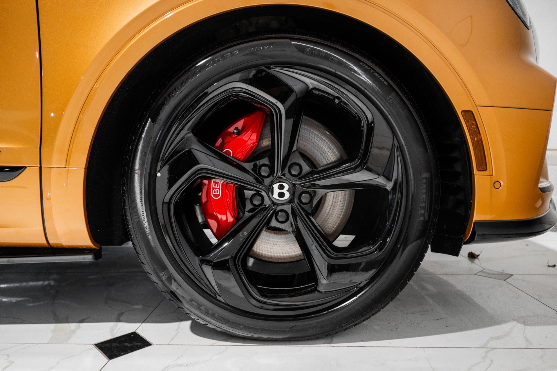 New 2025 Bentley Bentayga image 17