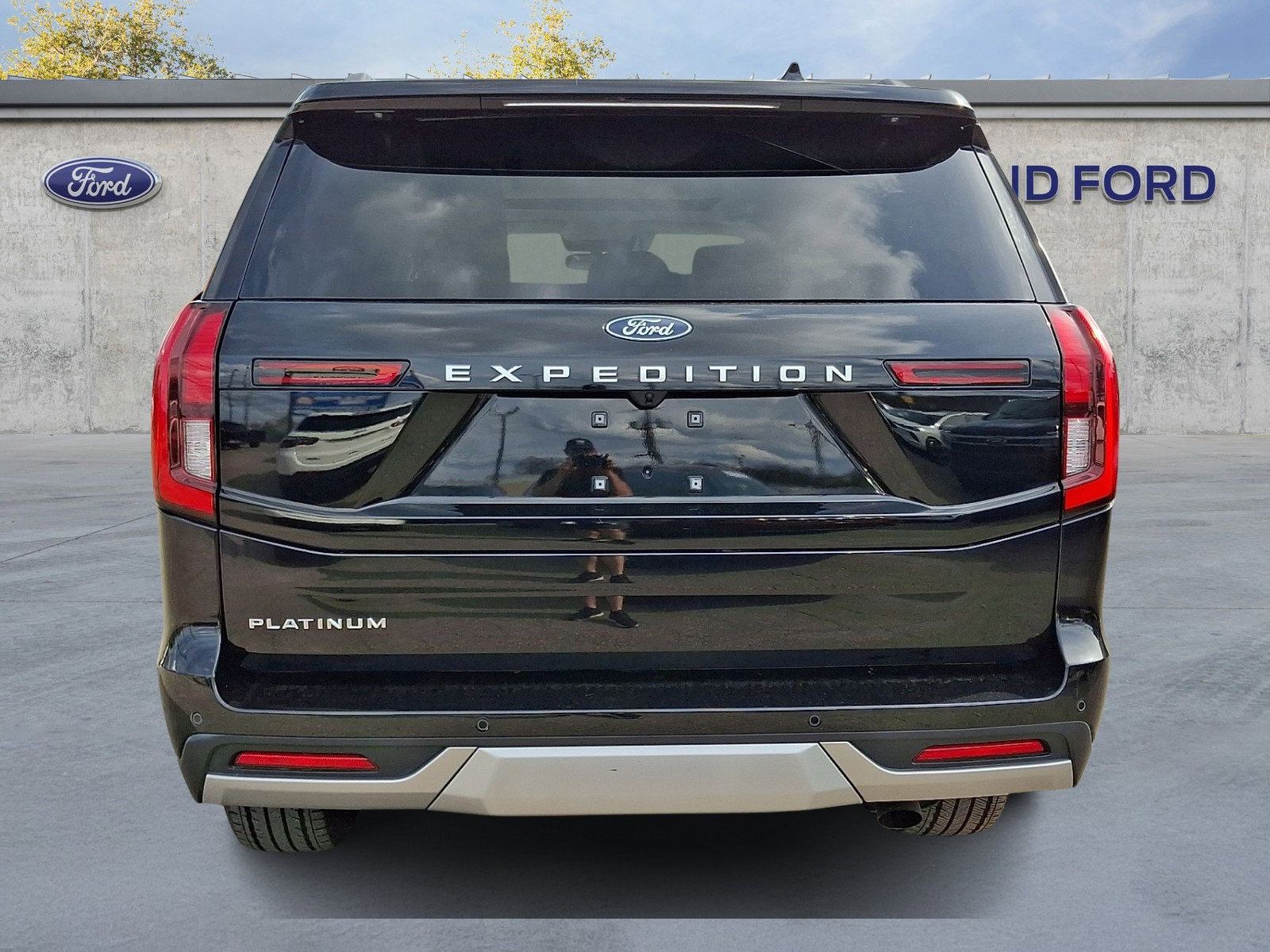 Used 2025 Ford Expedition Platinum w/ Driver's Package image 5