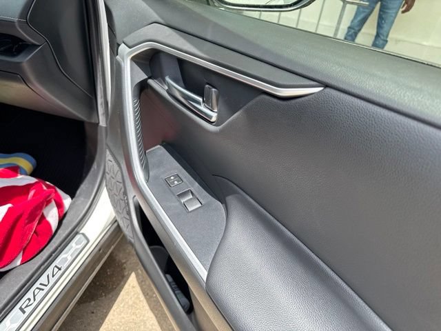 Used 2020 Toyota RAV4 XLE Premium FWD image 16