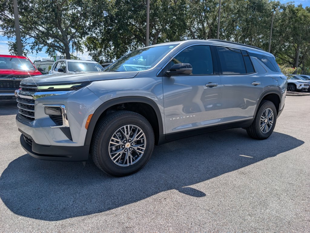 New 2027 Chevrolet Traverse LT FWD image 5