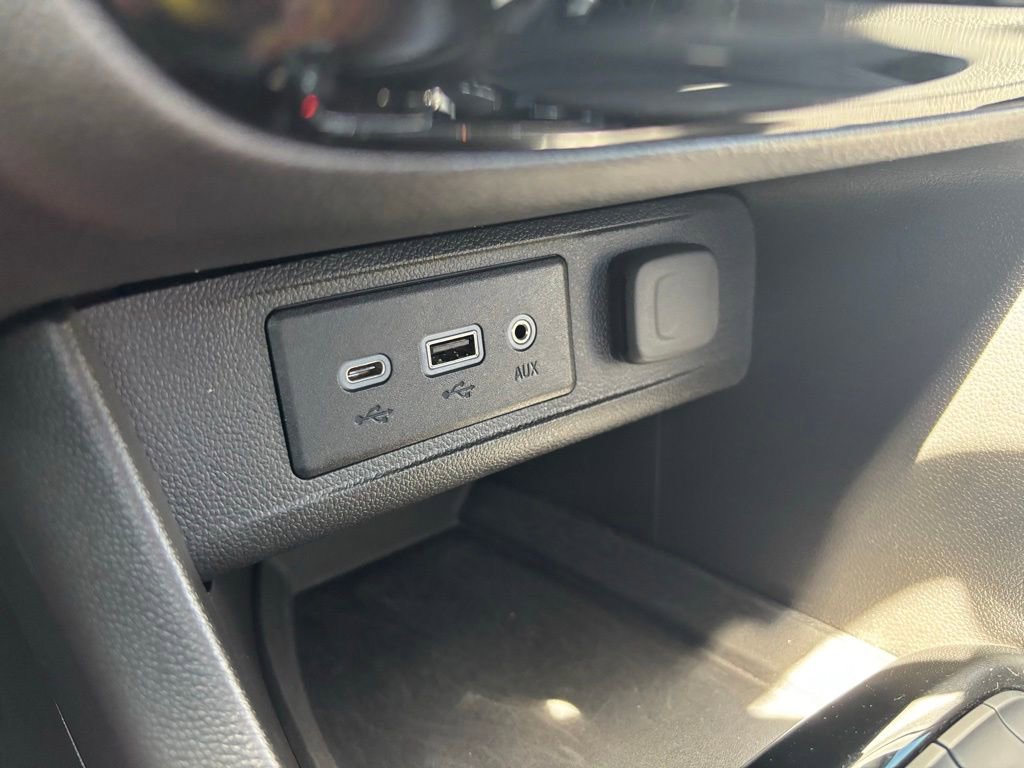 Used 2022 Buick Encore GX Essence FWD image 28