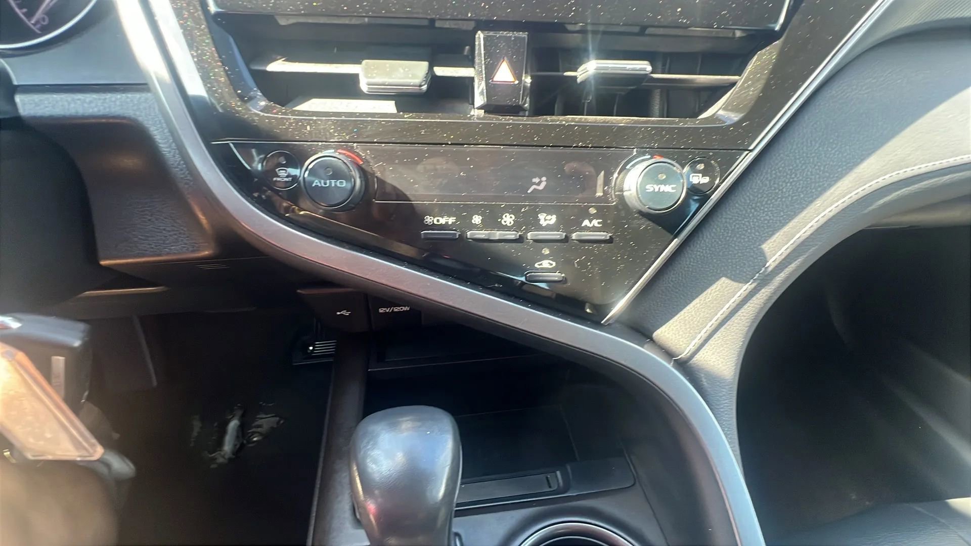 Used 2023 Toyota Camry SE image 18