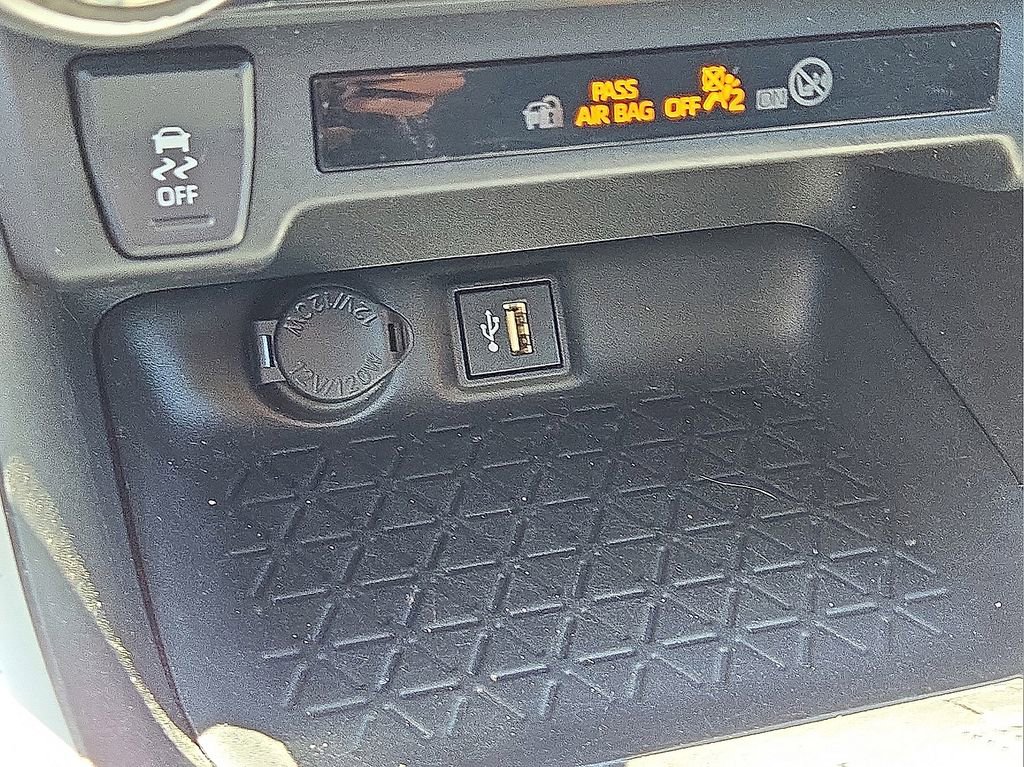 Used 2023 Toyota RAV4 XLE image 29