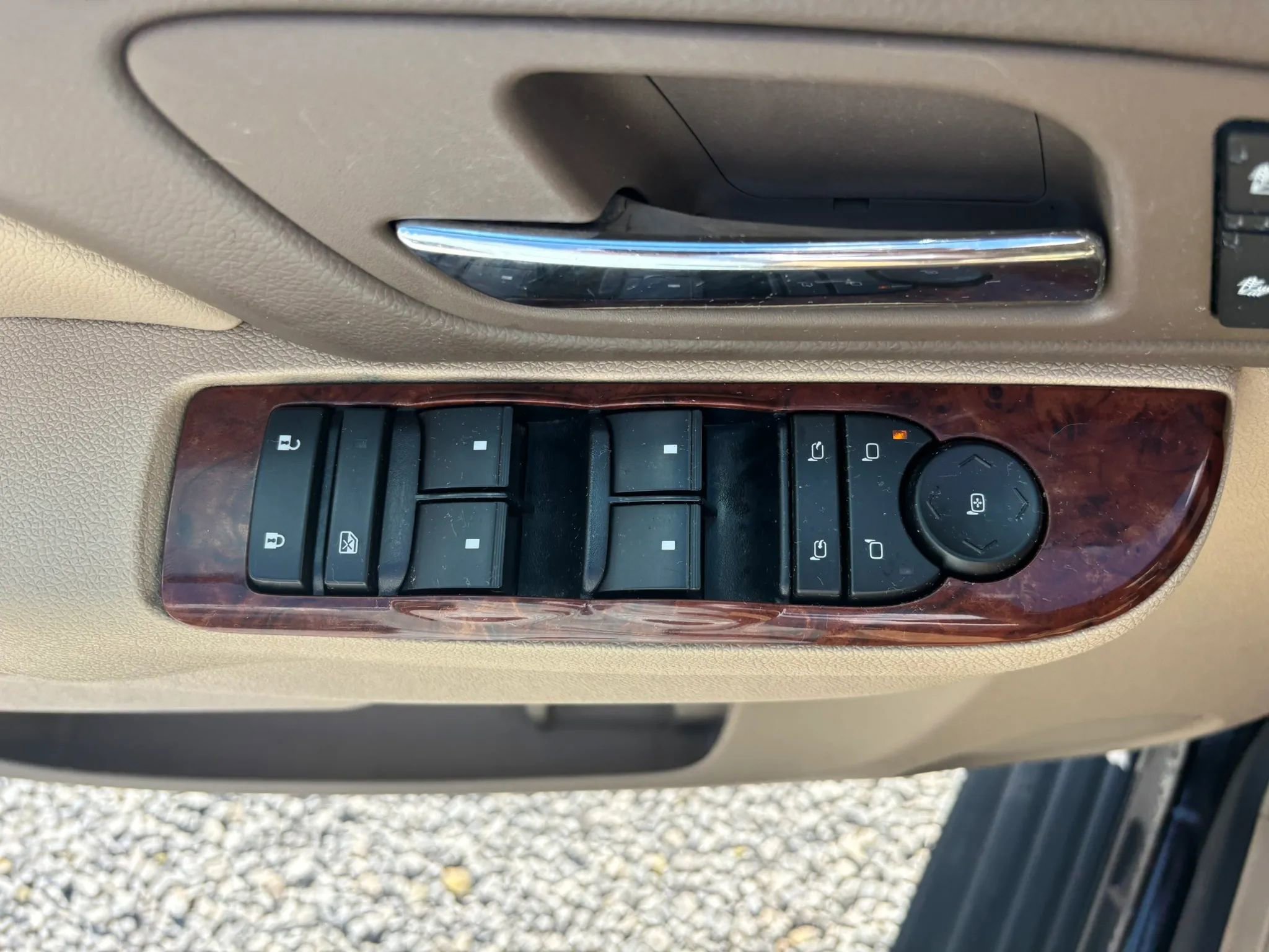 Used 2013 GMC Yukon SLT w/ SLT-2 Equipment Package AWD/4WD image 22