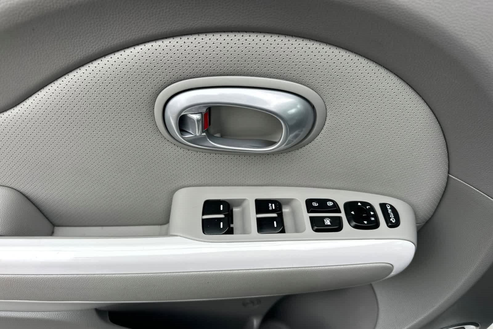 Used 2017 Kia Soul EV + image 12