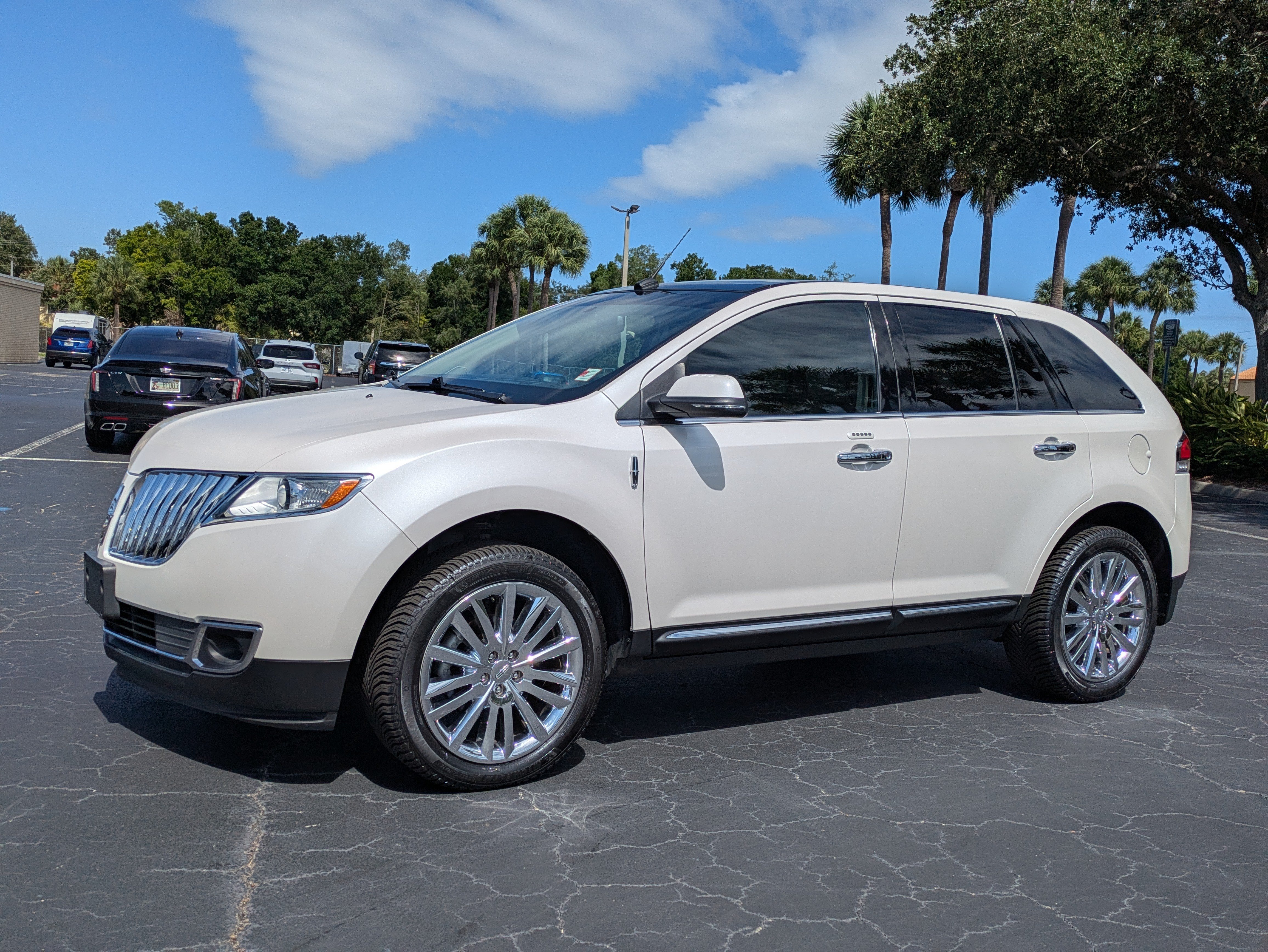 Used 2014 Lincoln MKX AWD w/ Equipment Group 102A image 2
