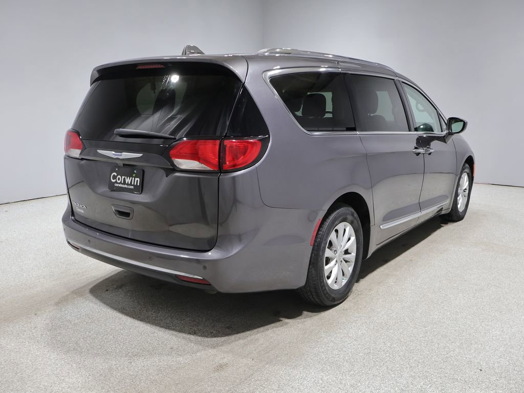 Used 2018 Chrysler Pacifica Touring-L Plus FWD video 2