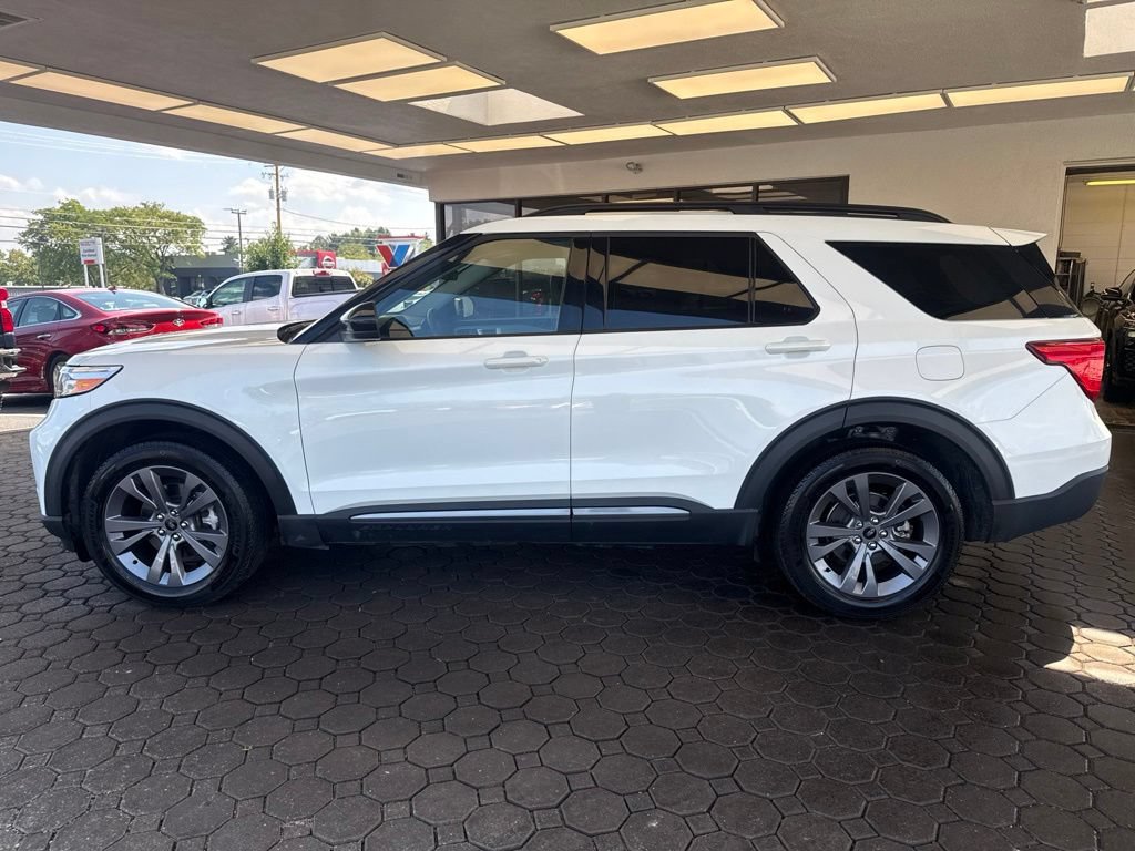 Used 2024 Ford Explorer XLT w/ Equipment Group 202A AWD/4WD image 9