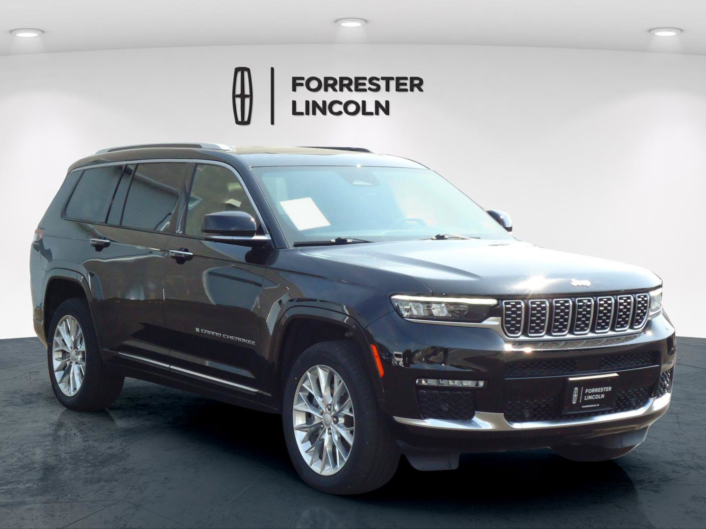 Used 2021 Jeep Grand Cherokee L Summit w/ Luxury Tech Group V AWD/4WD image 1