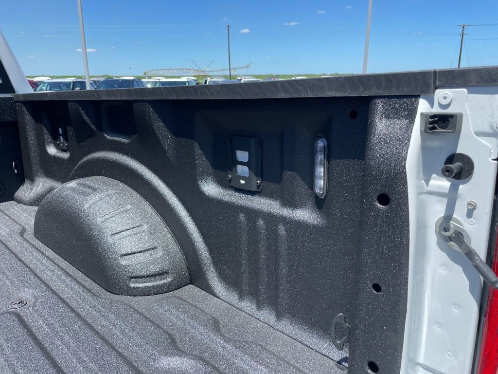 New 2025 Ford F250 XLT w/ Black Appearance Package image 9