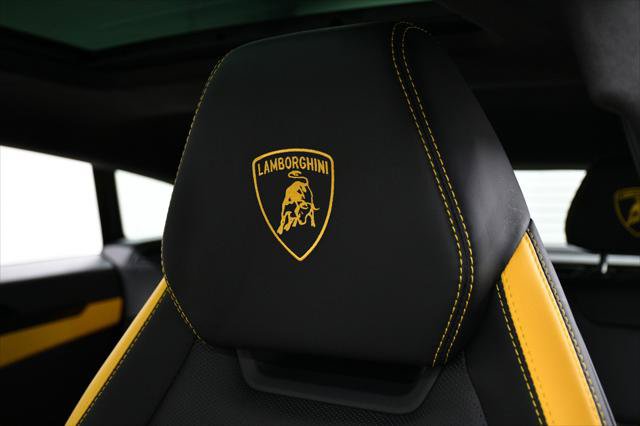 Used 2025 Lamborghini Urus SE AWD/4WD image 42