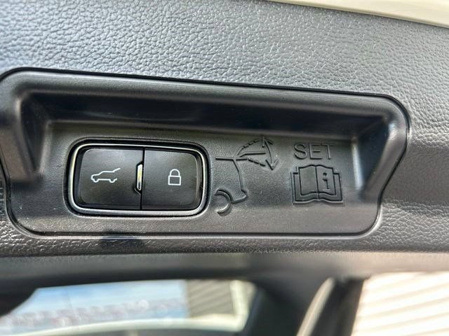 Used 2023 Ford Explorer Limited w/ Limited Technology Package AWD/4WD image 49