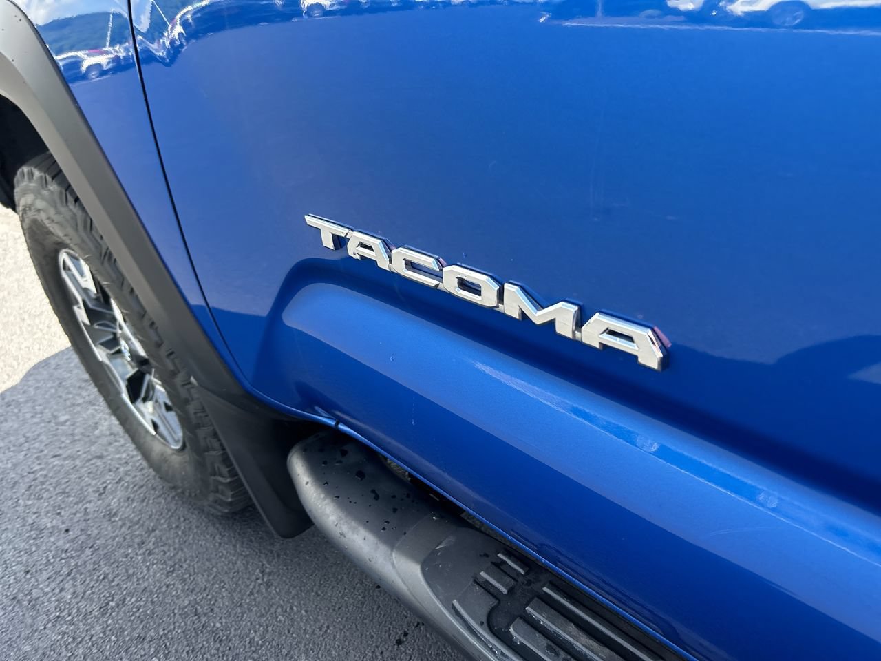 Used 2018 Toyota Tacoma TRD Off-Road w/ Exterior Package AWD/4WD image 13