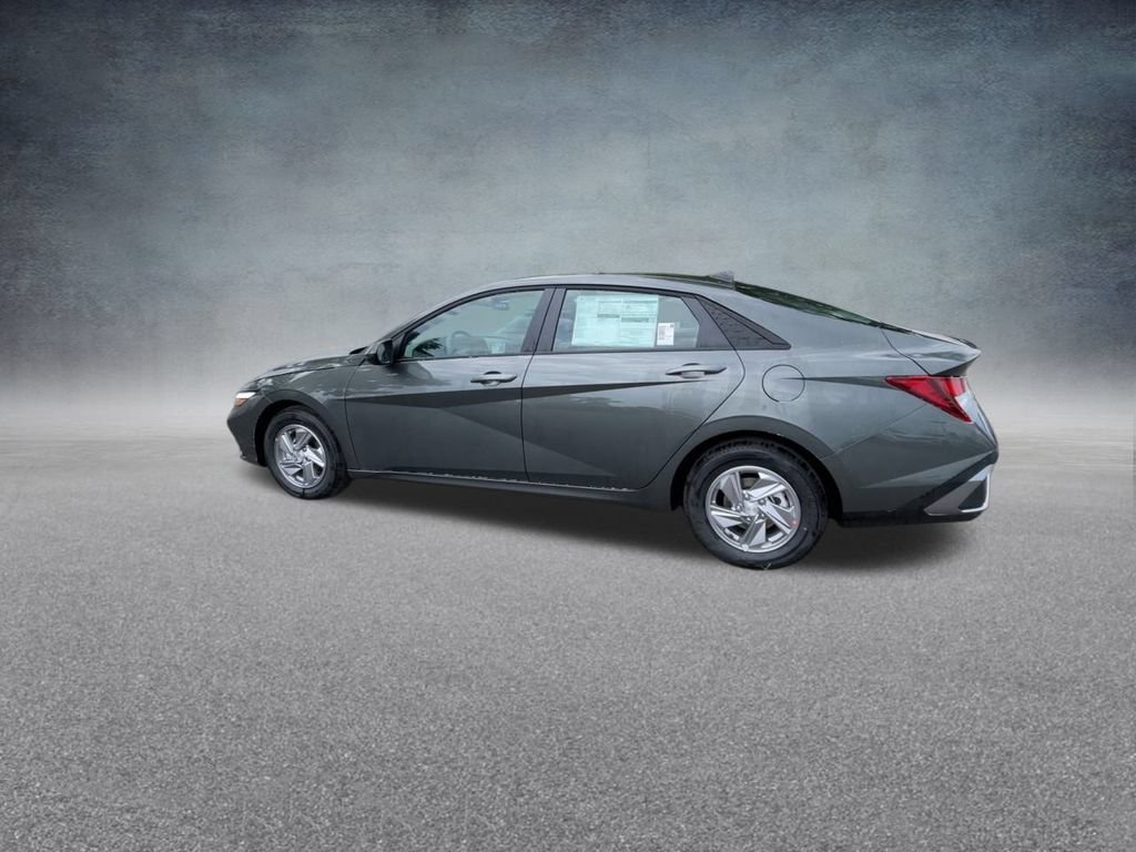Used 2025 Hyundai Elantra SE FWD image 17