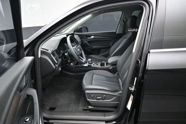 Used 2022 Audi Q5 2.0T Premium w/ Convenience Package AWD/4WD image 9