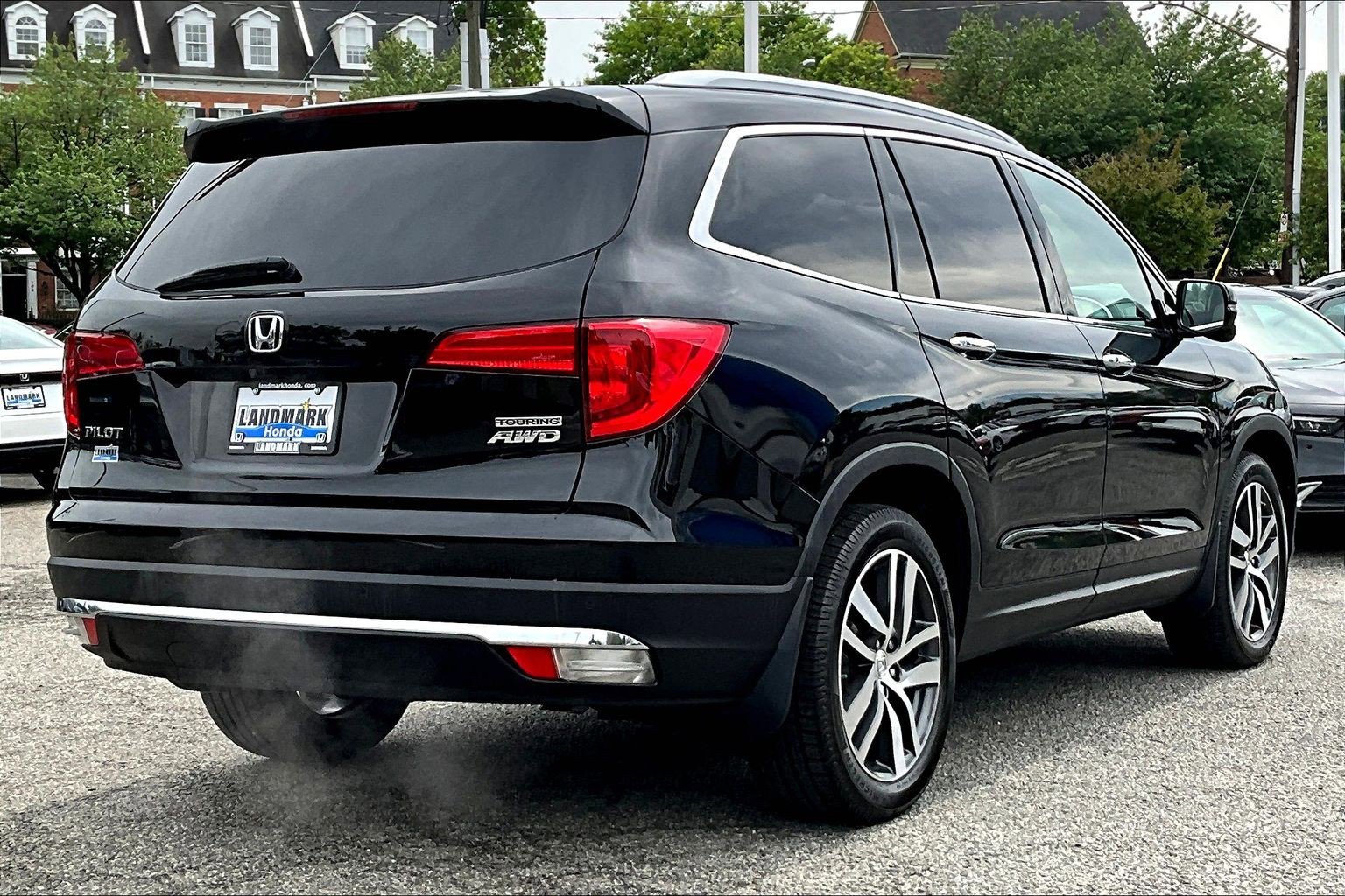 Used 2017 Honda Pilot Touring image 2