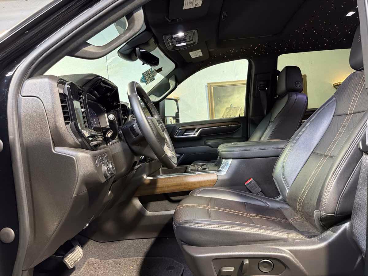 Used 2024 Chevrolet Silverado 2500 High Country w/ Midnight Edition AWD/4WD image 16