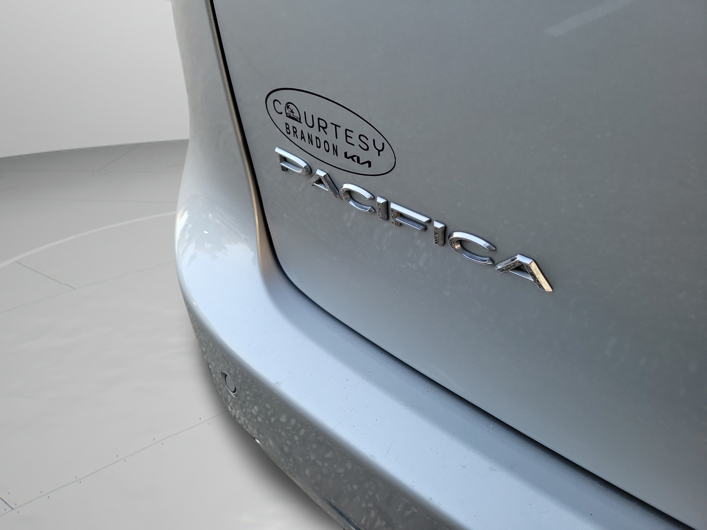 Used 2024 Chrysler Pacifica Touring-L FWD image 8