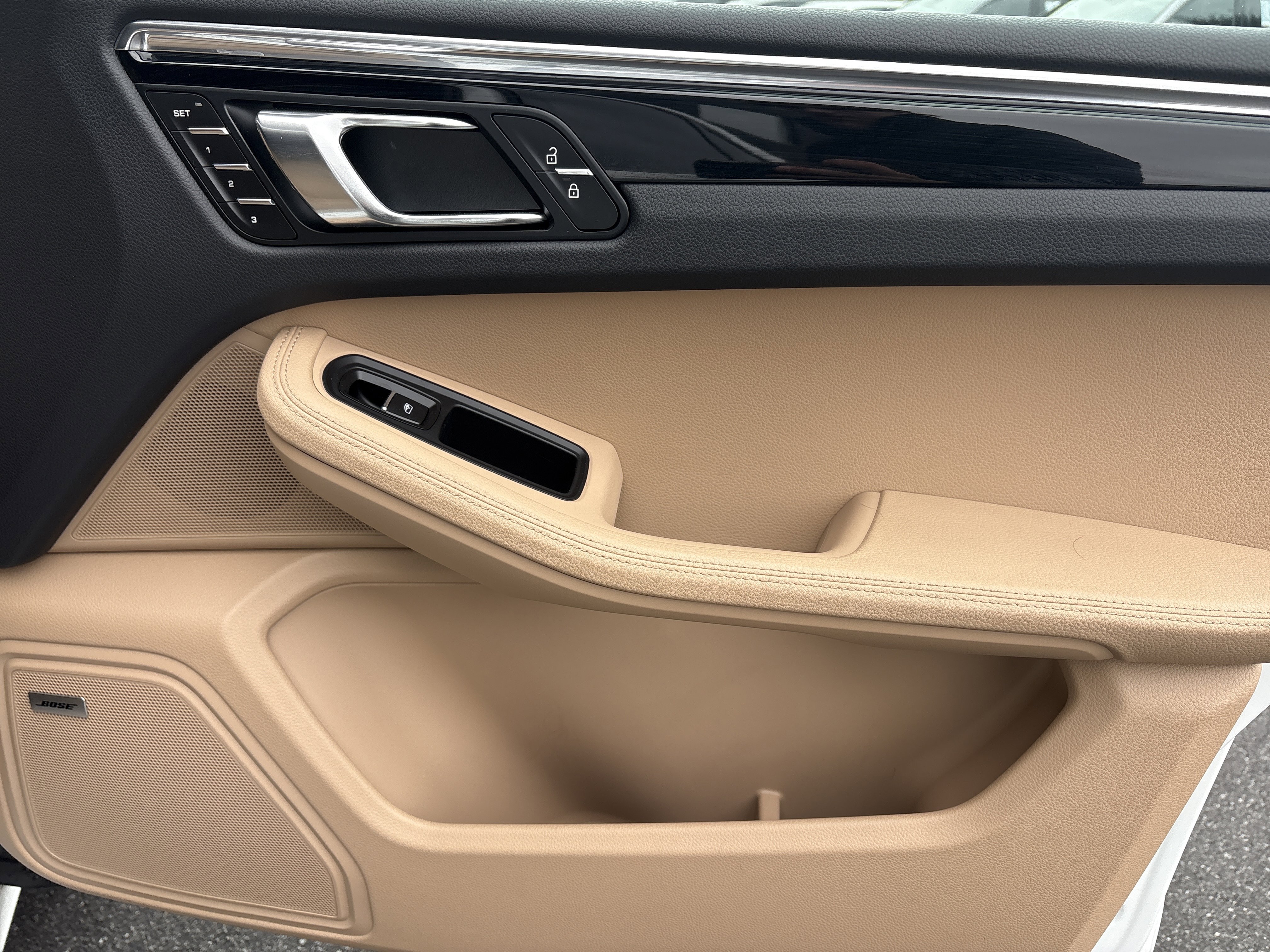 Certified 2025 Porsche Macan image 26