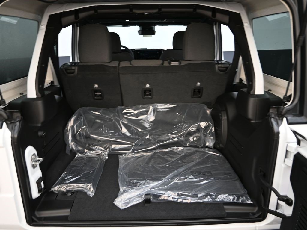 New 2025 Jeep Wrangler Unlimited Rubicon w/ Technology Group image 15