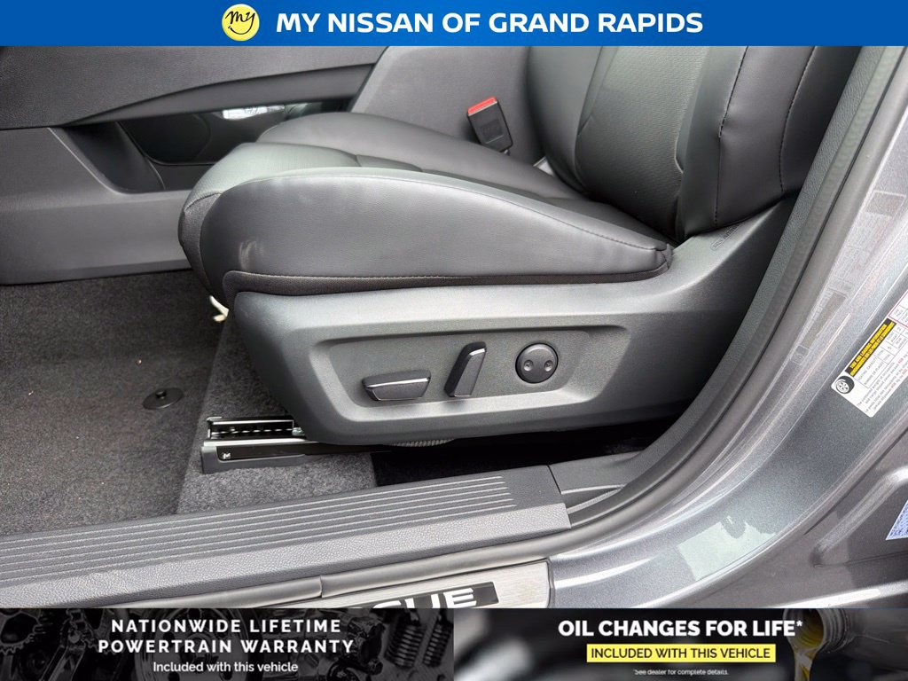 New 2026 Nissan Rogue Dark Armor AWD/4WD image 17