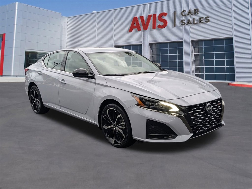 Used 2025 Nissan Altima 2.5 SR image 3