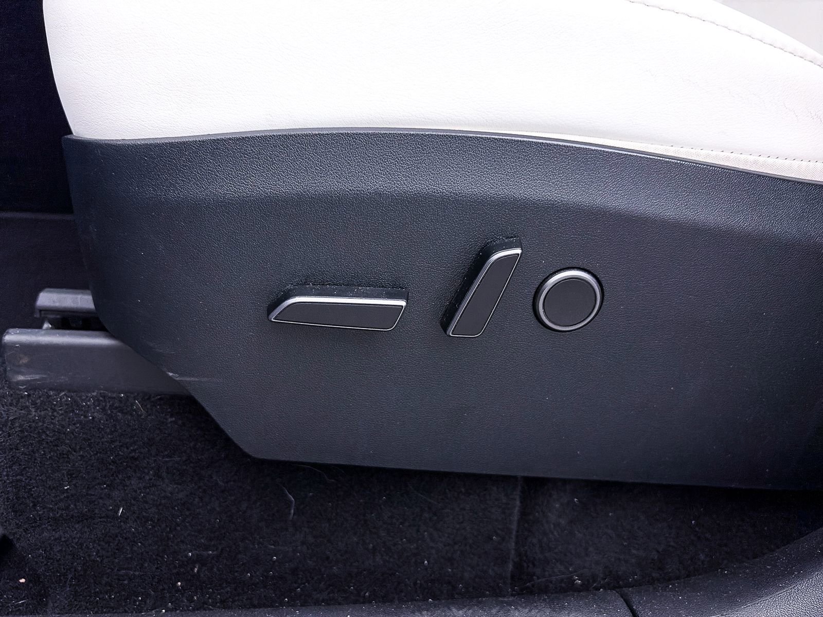 Used 2023 Tesla Model Y Performance image 19