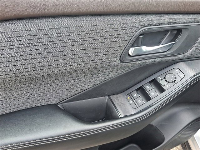 Used 2023 Nissan Rogue SV image 11