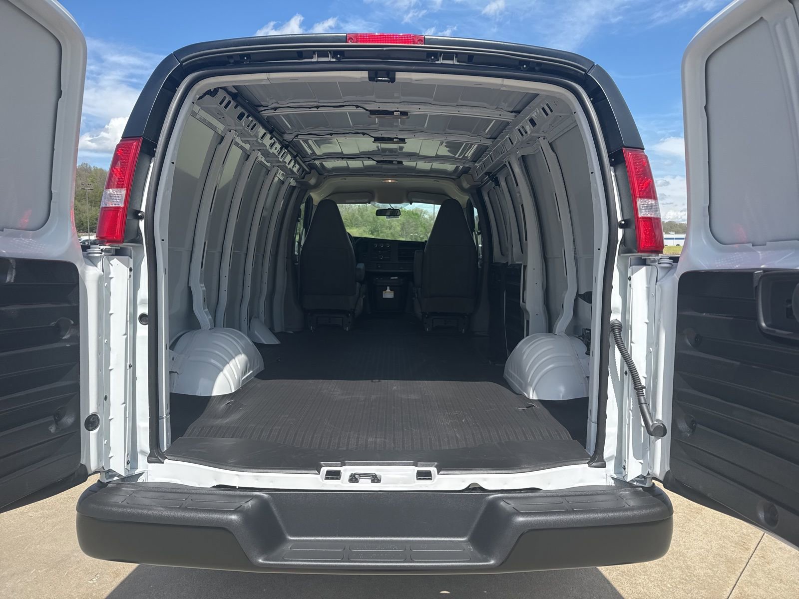 New 2026 Chevrolet Express 2500 w/ Driver Convenience Package RWD image 10