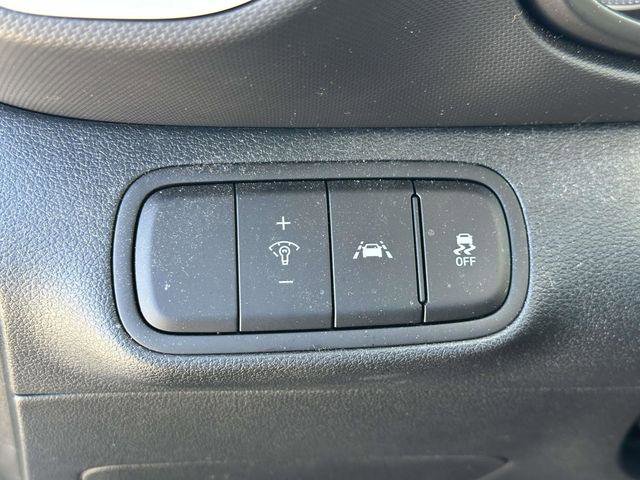 Used 2022 Hyundai Venue Limited FWD image 18