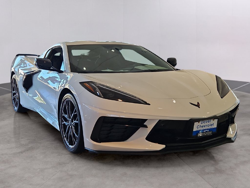 Used 2024 Chevrolet Corvette Stingray Preferred Cpe w/ Z51 Performance Package RWD image 3
