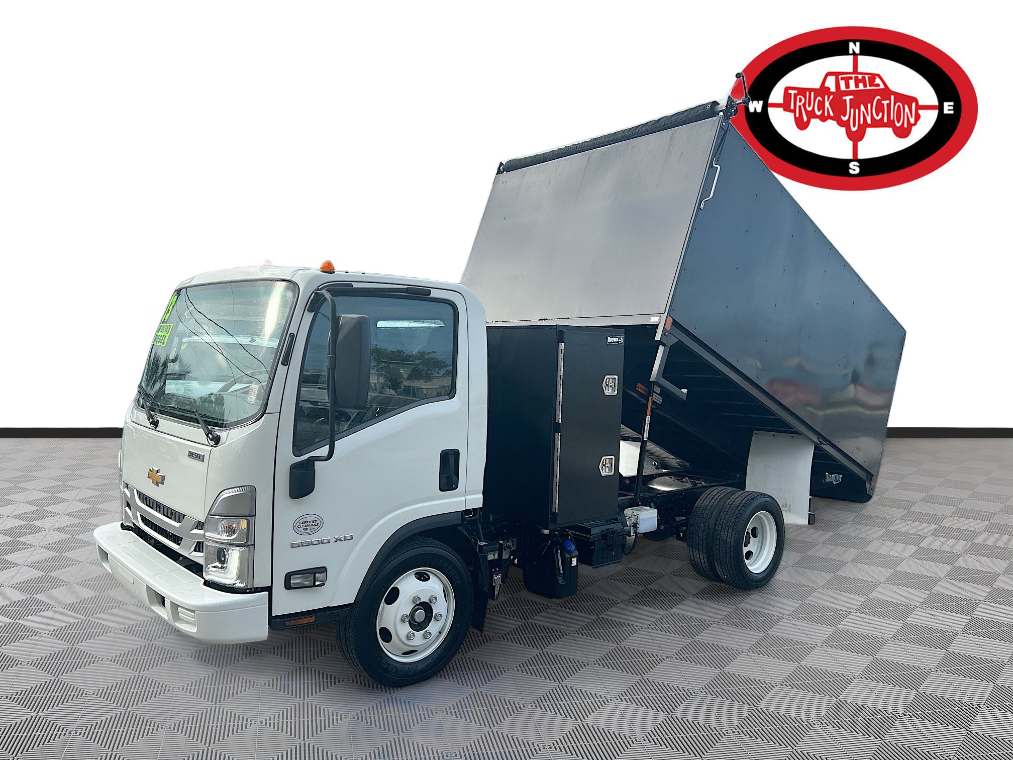 Used 2023 Chevrolet Low Cab Forward 5500XD RWD image 3