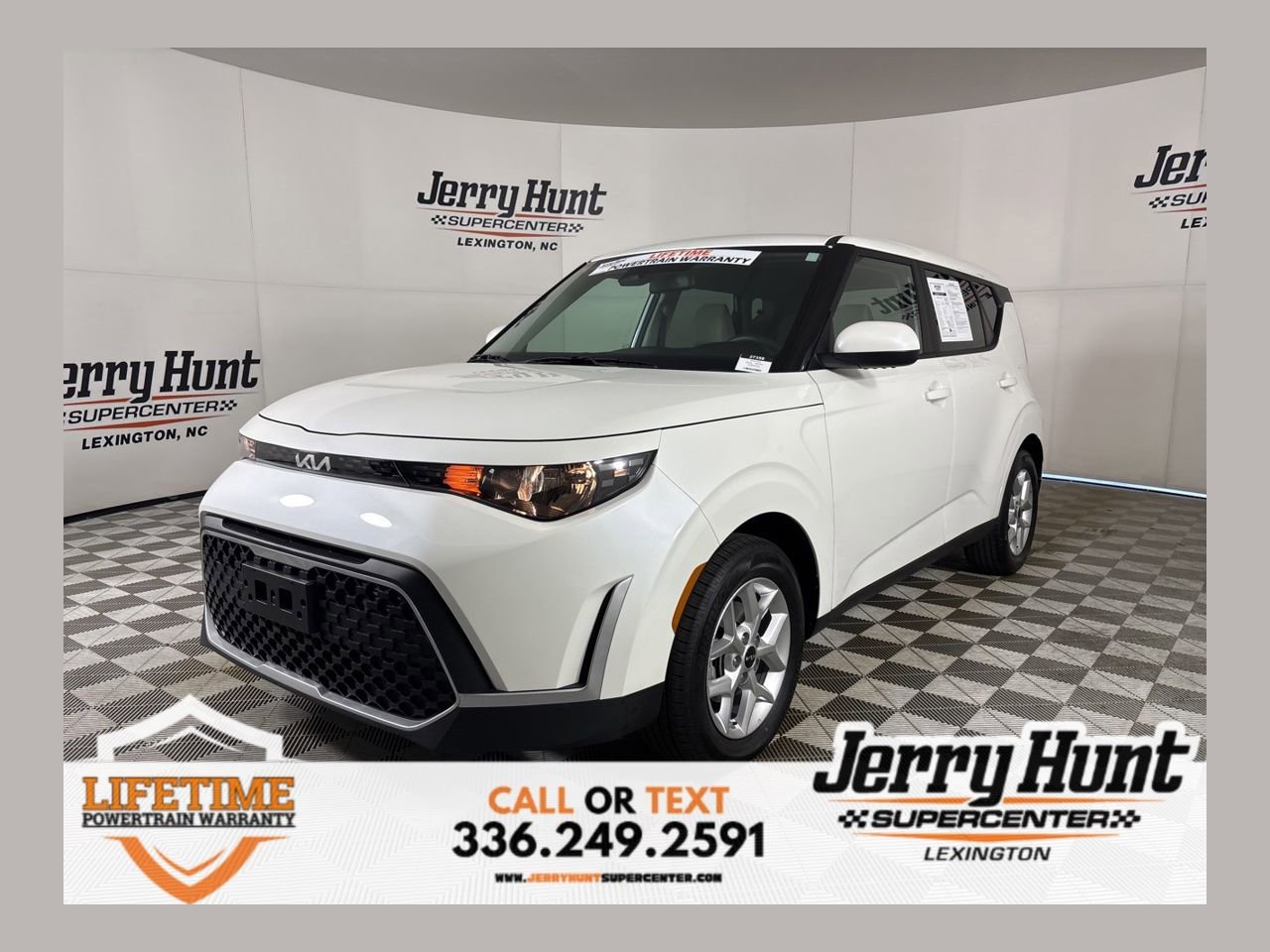 Used 2025 Kia Soul LX image 1