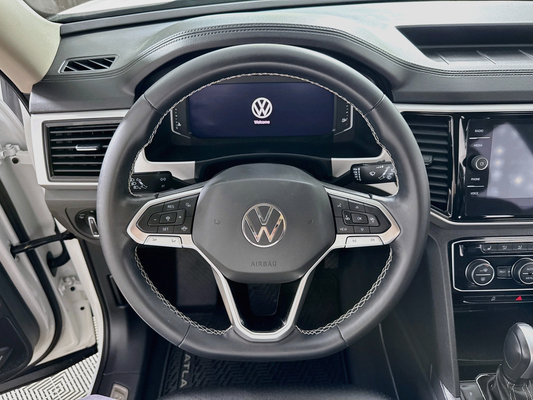 Used 2023 Volkswagen Atlas SE w/ Black Wheel Package AWD/4WD image 15