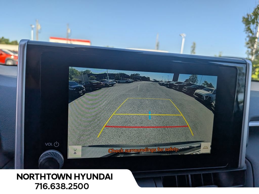 Used 2025 Toyota RAV4 XLE AWD/4WD image 20