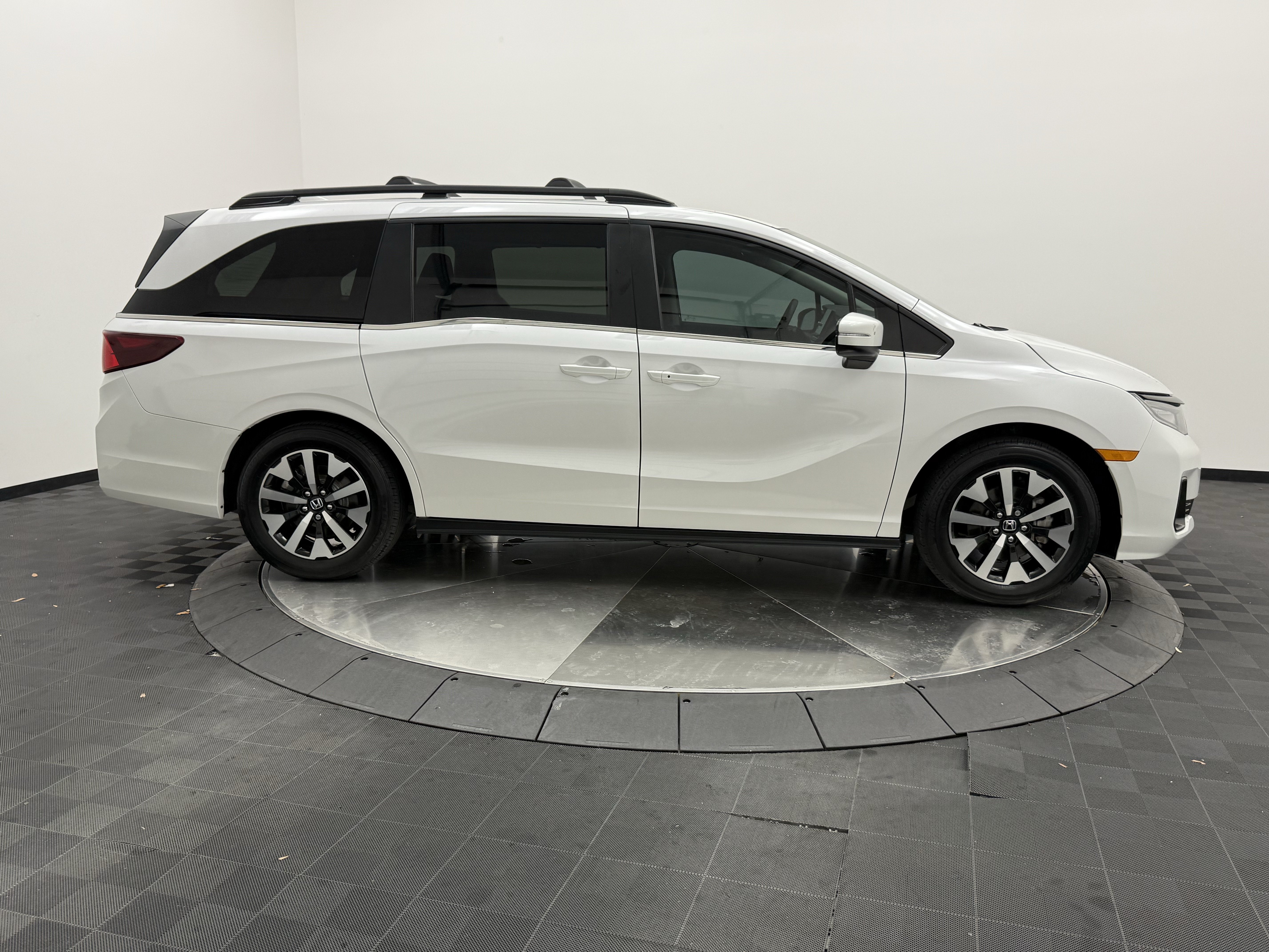 Used 2025 Honda Odyssey EX-L image 8