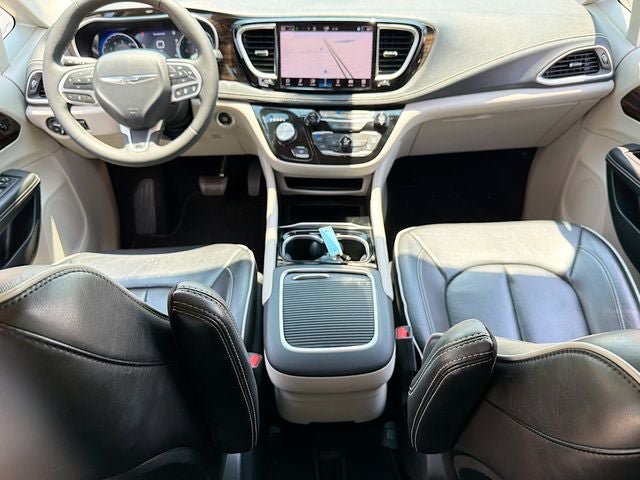 Used 2024 Chrysler Pacifica Limited FWD image 32